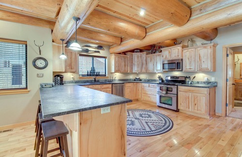 Torreon Cabin | Golf, Hike, Relax: Cabin 3 Miles to Lake!