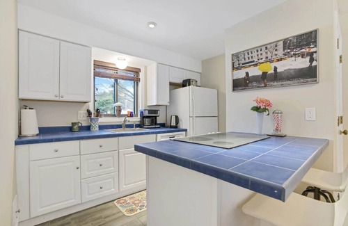 West Hartford Condo | Golf, Lake Pinneo, Fireplace - Windsor Village 3D