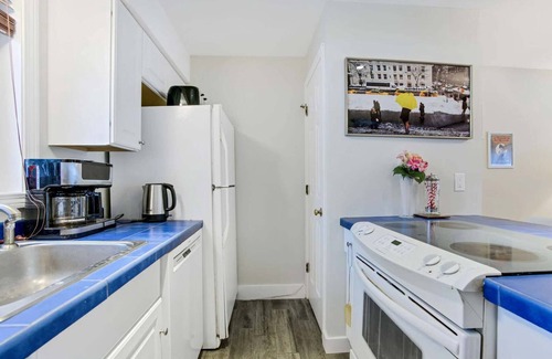 West Hartford Condo | Golf, Lake Pinneo, Fireplace - Windsor Village 3D