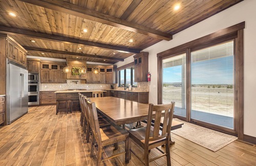 Island Park Cabin | Golf/Sport Simulator & Sauna. 8-bedroom cabin in Island Park with WiFi, AC.