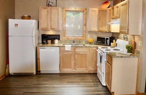Gatlinburg - Pigeon Forge Cabin | Golfer's Dream! Golf & Swim!