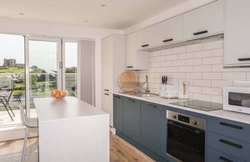 Criccieth Cottage | GOLYGFA'R GASTELL/CASTLE VIEW, country holiday cottage in Criccieth