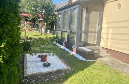 Vonyarcvashegy House | Gombi nyaraló