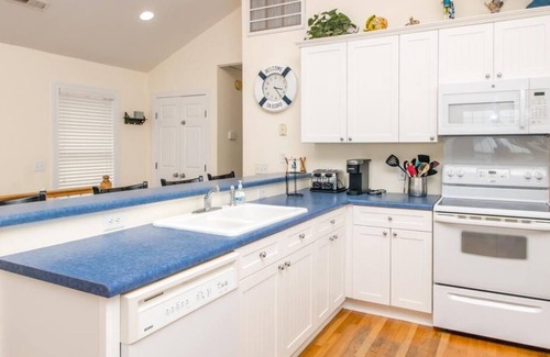 Surf City House | Gone Coastal - 2nd Row home; 4BR; Ocean Views from Sun Deck