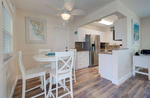 Englewood South House | Gone Fishing - Canal FRONT - Amazing boating - fantastic location easy to the Bay and Gulf