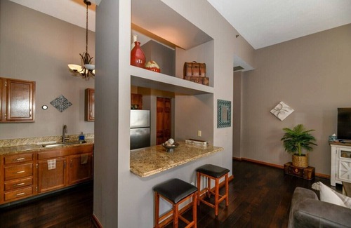 Downtown Cleveland Condo | Good Food Good Life|2BR Condo| Center of Cleveland
