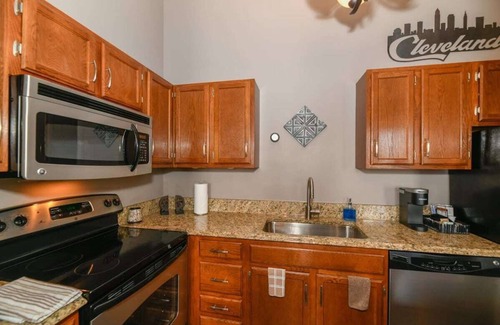 Downtown Cleveland Condo | Good Food Good Life|2BR Condo| Center of Cleveland