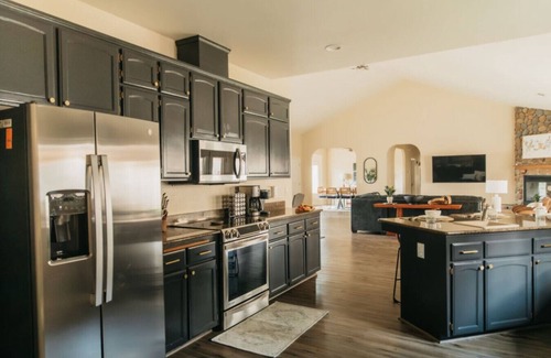 Mariposa Apartment | Good Girl`s Peak Paradise with bbq and fire pit