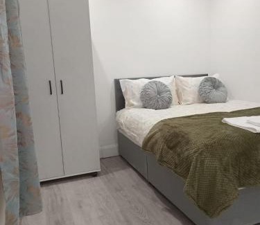 Harrow Weald House | Good priced Single Rooms in harrow with shared bathrooms