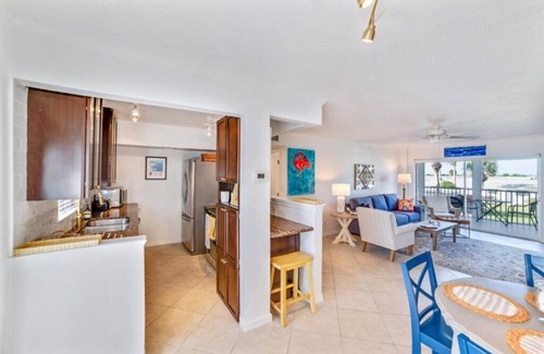 Venice Condo | Good Vibes Only Beach Condo in a Tranquil 55+ Community