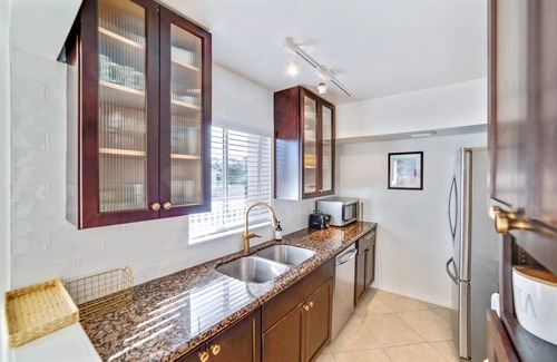Venice Condo | Good Vibes Only Beach Condo in a Tranquil 55+ Community