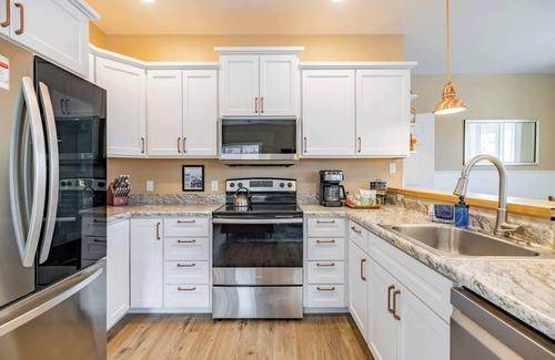 Anaconda Cottage | Goosetown Bungalow with Sauna; Dog Friendly