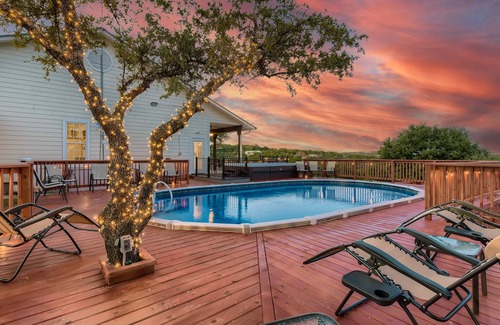 Spicewood Villa | GORGEOUS 10 ACRE HILL COUNTRY ESTATE HOT TUB+GAME ROOM mins to Lake Travis