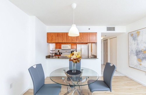Brickell Condo | Gorgeous 1Bed with water view in the heart of Brickell