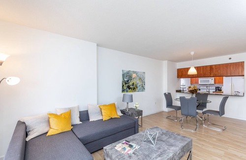 Brickell Condo | Gorgeous 1Bed with water view in the heart of Brickell