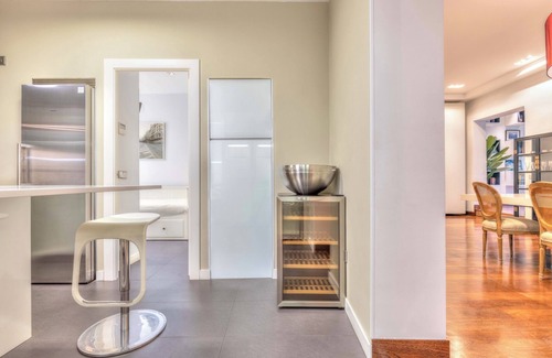Malasana Apartment | Gorgeous 230sqm bright and spacious apartment! By Gran Via!