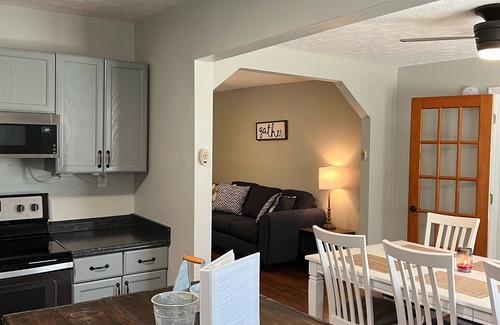 Murfreesboro House | *Gorgeous 2BD|WIFI|Country|Family Friendly|Pets Welcome|Sleep 6|2 miles to MTSU*