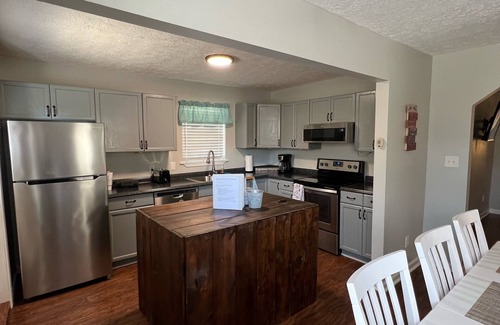 Murfreesboro House | *Gorgeous 2BD|WIFI|Country|Family Friendly|Pets Welcome|Sleep 6|2 miles to MTSU*