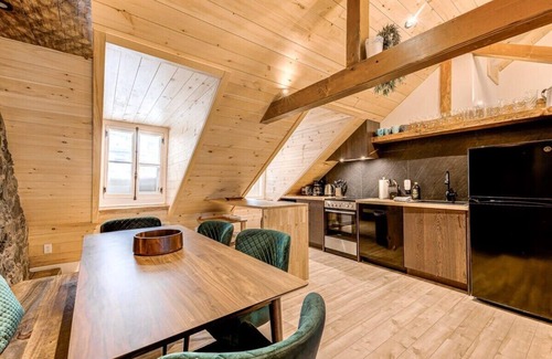 Vieux-Quebec-Cap-Blanc-colline Parlementaire Apartment | Gorgeous 3 Bedroom 2-floor Old Quebec Townhouse