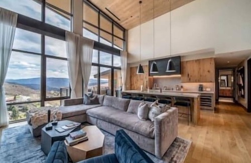 Snowmass Village Condo | Gorgeous 3 Bedroom Condo, Snowmass, Rooftop Pool!