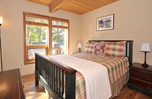 North Saanich House | Gorgeous 3 Bedroom Sidney Area Lindal Home Steps To The Beach