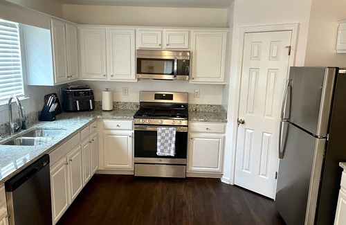 Riverdale House | Gorgeous 3BR/2.5BA Home 10mi from Atlanta Airport!