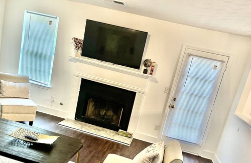 Riverdale House | Gorgeous 3BR/2.5BA Home 10mi from Atlanta Airport!