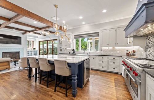 Westfield House | Gorgeous 4BD Plus Studio for 12 with Fire Pit & Near Downtown!