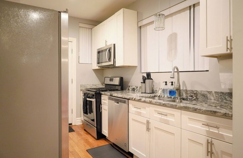 South Shore Apartment | Gorgeous 4BDR in Chicago/15mins from DWTN Brand New!