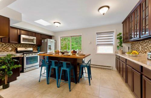 East Stroudsburg House | Gorgeous 4BR Home with Hot Tub,Pool& Sauna
