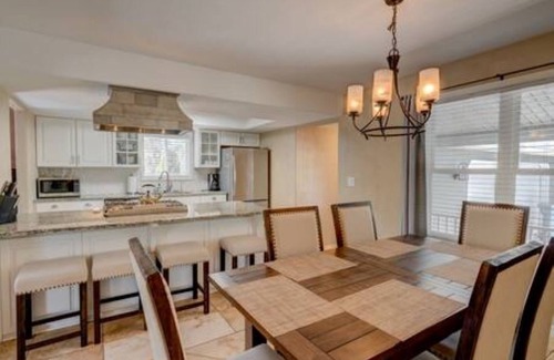 Bozeman House | ★GORGEOUS! 4BR, Large Fenced Yard, Dog-Friendly!★