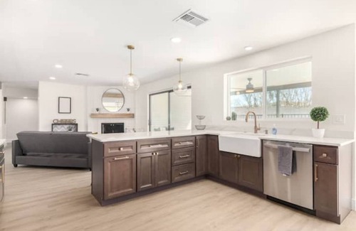 Tucson House | Gorgeous 5 Bedroom/4 Bath Home with Heated Pool!