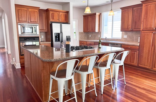 Bethany House | Gorgeous 5 Bedroom Home w/King beds, 2 Gig ultra fast internet!