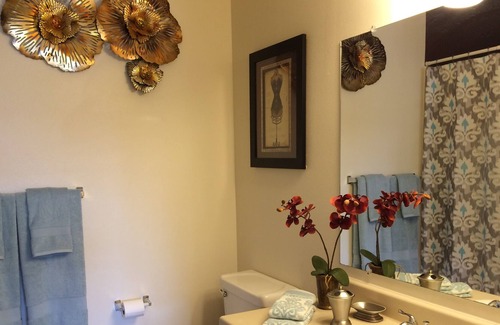 Tucson Condo | GORGEOUS, 5 miles to U of A, *Pool View* PATIO, HOT TUB, Fitness, LAUNDRY, WIFI