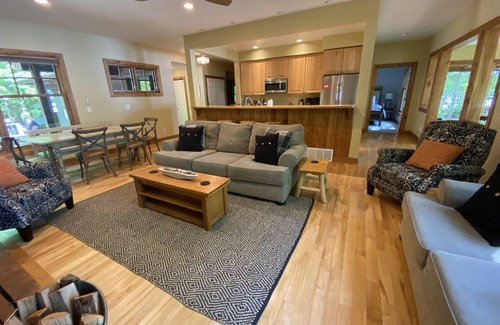 Elk Rapids House | Gorgeous 6 Bedroom Lake House - Newly Renovated