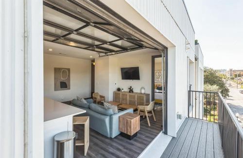 Rolling Mill Hill Apartment | Gorgeous Apt for 8 with Rooftop & Gym Near DT