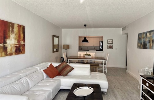 Sunny Isles Beach Apartment | Gorgeous Apt Across the Beach Sunny Isles STR12712 1brd+Den