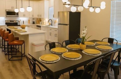 Denver Heights House | Gorgeous Artistic Fully Fenced Home Near Downtown