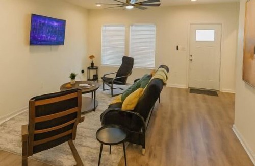 Denver Heights House | Gorgeous Artistic Fully Fenced Home Near Downtown