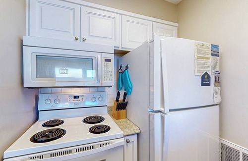 Fort Bay Condo | Gorgeous beachfront condo with shared pool, hot tub and beach access