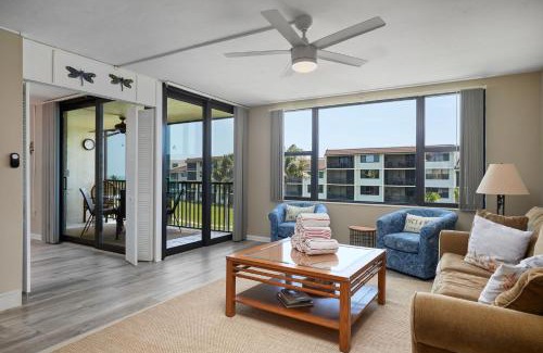 Sanibel House | Gorgeous Beachfront Condo at Loggerhead Cay