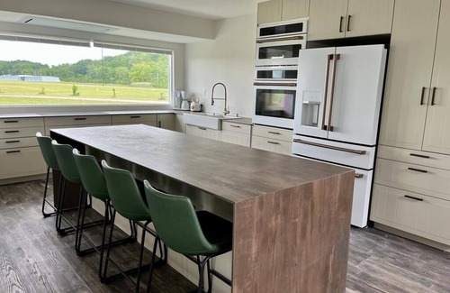 East Shore House | Gorgeous beachfront house with hot tub