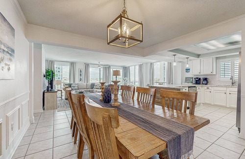 Holiday Isle Condo | Gorgeous beachview condo with shared pool, shopping and beach access