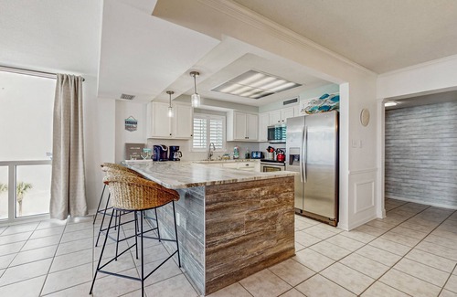 Holiday Isle Condo | Gorgeous beachview condo with shared pool, shopping and beach access