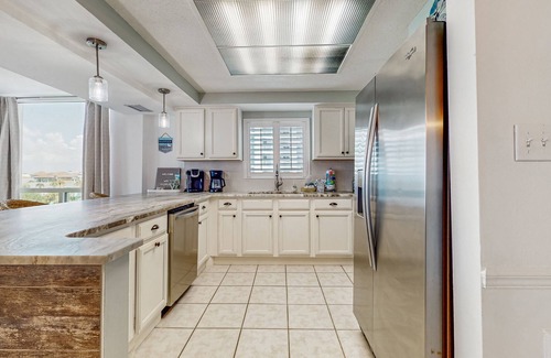 Holiday Isle Condo | Gorgeous beachview condo with shared pool, shopping and beach access