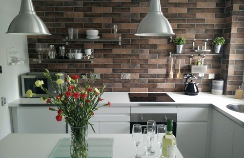 St. Davids Apartment | Gorgeous Boutique Coastal Apartment Near Edinburgh with Parking