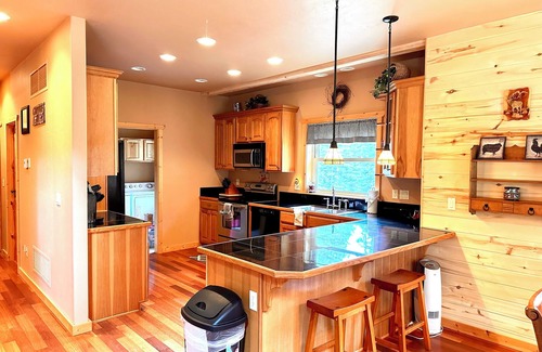 Cimarron Cabin | Gorgeous cabin in Arrowhead - Perfect for an off-season escape!