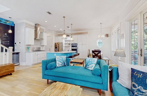Lakeside at Blue Mountain Beach House | Gorgeous coastal home with plenty of space and easy beach access