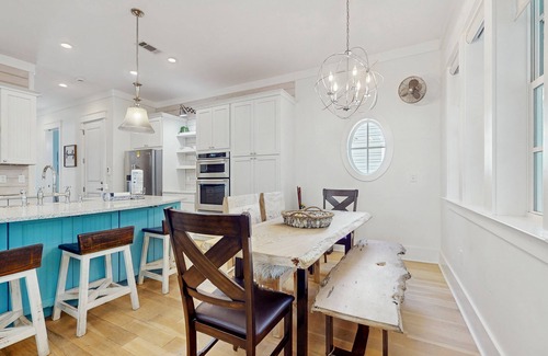 Lakeside at Blue Mountain Beach House | Gorgeous coastal home with plenty of space and easy beach access