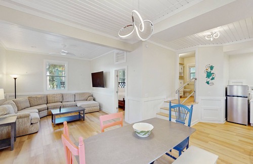 St. George Island House | Gorgeous coastal duplex with full kitchen, close to beach